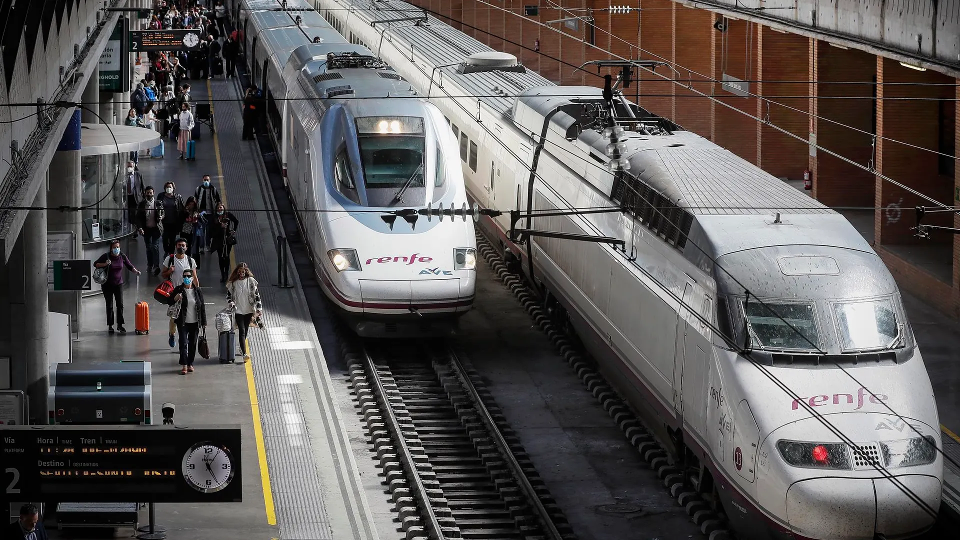 Fotografía de archivo de un tren de AVE. / Efe