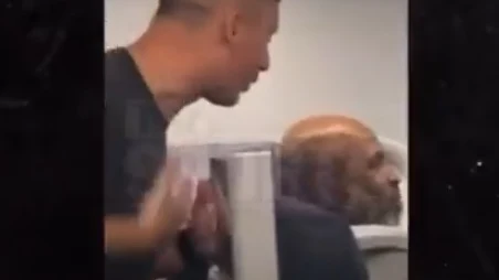 Un pasajero molesta a Mike Tyson en pleno vuelo