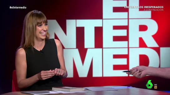 "Soy muy rata y no voy a ir a Barcelona a que me firmes": Wyoming 'acorrala' a Sandra Sabatés para que le dedique su libro en pleno plató "Soy muy rata y no voy a ir a Barcelona a que me firmes": Wyoming 'acorrala' a Sandra Sabatés para que le dedique su libro en pleno plató