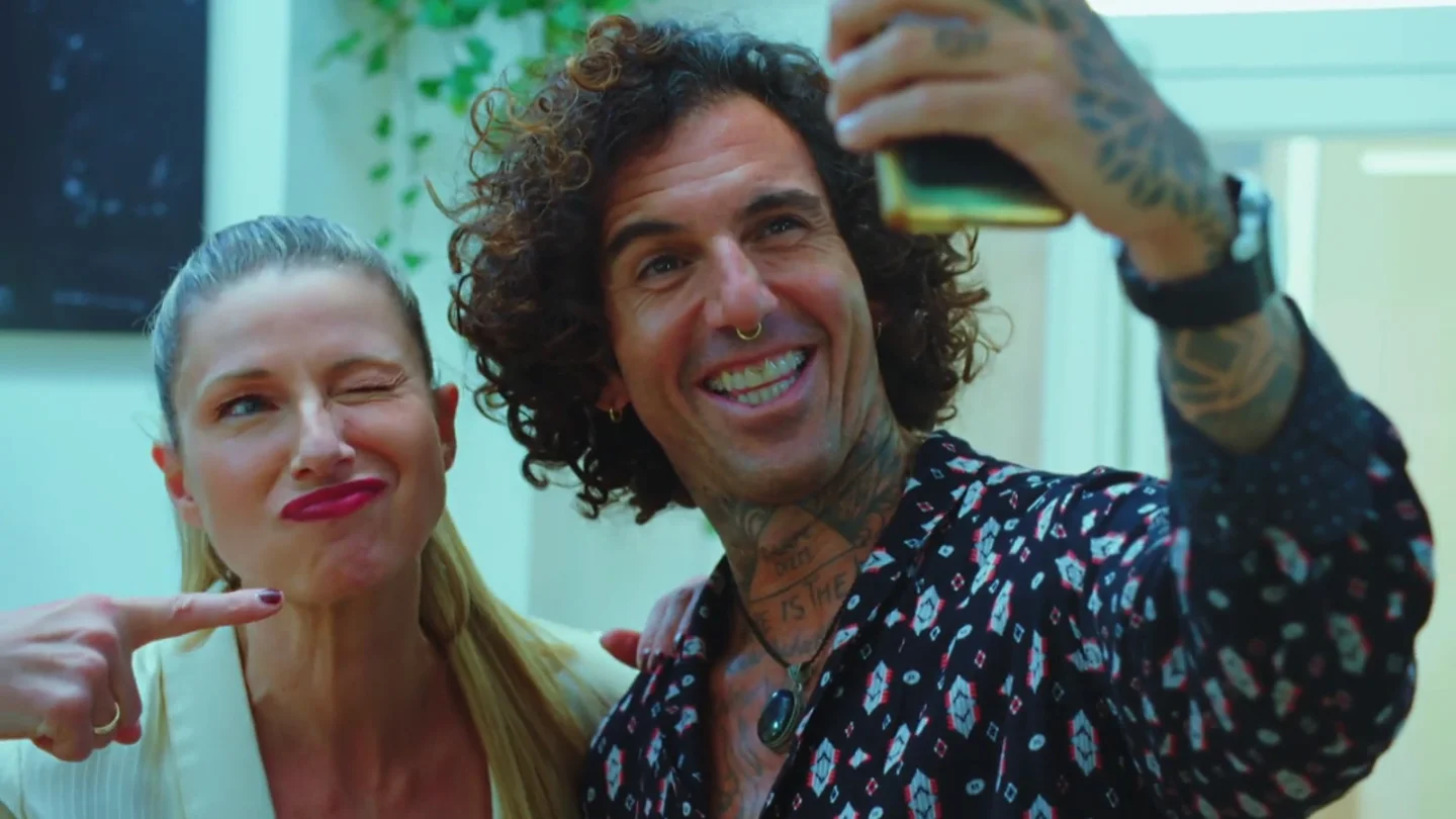 Josef Ajram consigue una foto con Anne Igartiburu: "Para la peña Bullu" Josef Ajram consigue una foto con Anne Igartiburu: "Para la peña Bullu"