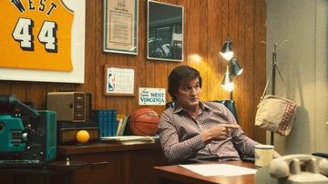 Jason Clarke es Jerry West en 'Tiempo de Victoria'.