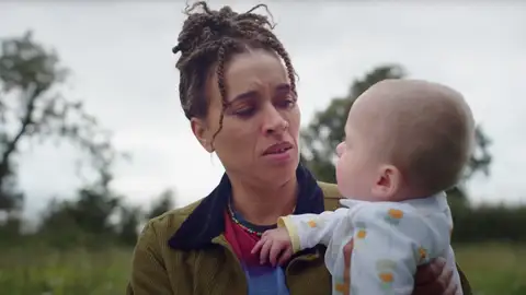 Michelle De Swarte se encuentra en 'El bebé' a cargo de un inesperado recién nacido, pero no es lo que piensas Michelle De Swarte se encuentra en 'El bebé' a cargo de un inesperado recién nacido, pero no es lo que piensas