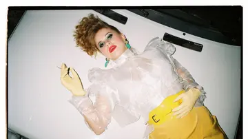 Elisabet Casanovas representa como Nuria a la parte más artística de la Ruta del Bakalao