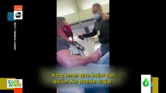 Un tanga de mascarilla o celo tapando la boca: los vídeos virales más surrealistas de 'liadas' en aviones Un tanga de mascarilla o celo tapando la boca: los vídeos virales más surrealistas de 'liadas' en aviones