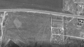 Capture of March 26, where a long dug row can already be seen
