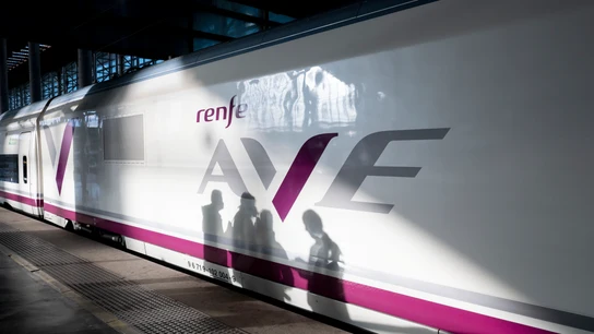 Imagen de un tren AVE Imagen de un tren AVE