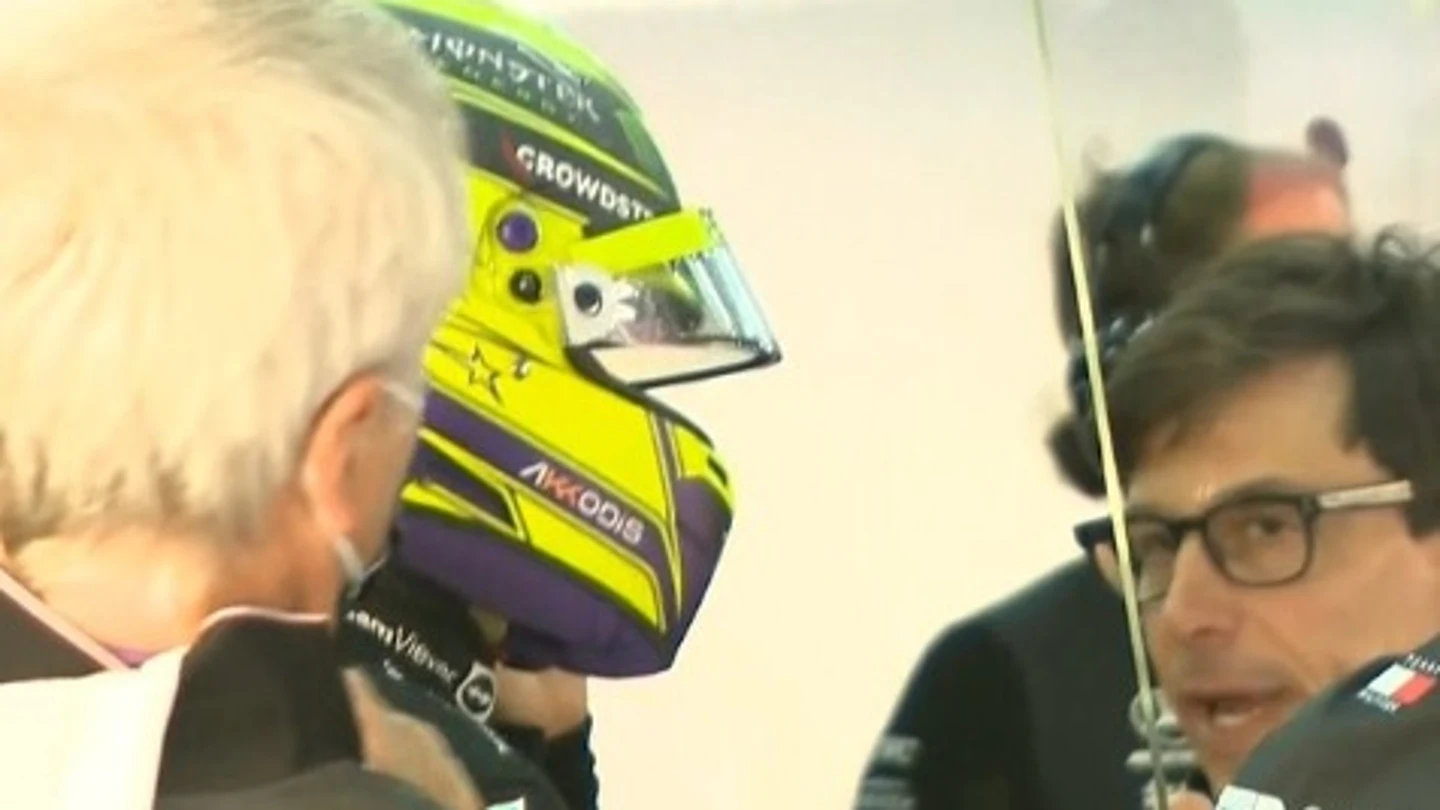 La tensa discusión entre Lewis Hamilton y Toto Wolff La tensa discusión entre Lewis Hamilton y Toto Wolff