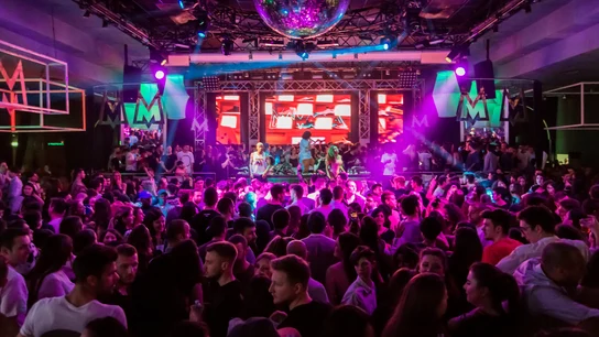 Gente bailando en una discoteca Gente bailando en una discoteca | Foto: Pexels