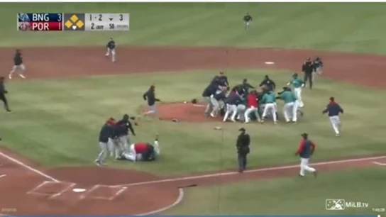 Pelea brutal en el béisbol americano Pelea brutal en el béisbol americano