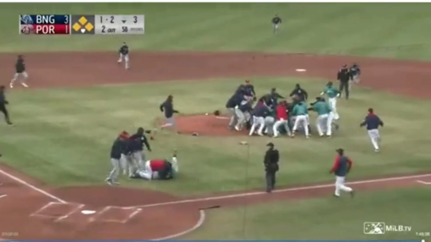 Pelea brutal en el béisbol americano Pelea brutal en el béisbol americano