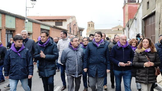 El presidente de la Junta de Castilla y León, Alfonso Fernández Mañueco, y el alcalde de Villalar de los Comuneros, Luis Alonso Laguna El presidente de la Junta de Castilla y León, Alfonso Fernández Mañueco, y el alcalde de Villalar de los Comuneros, Luis Alonso Laguna