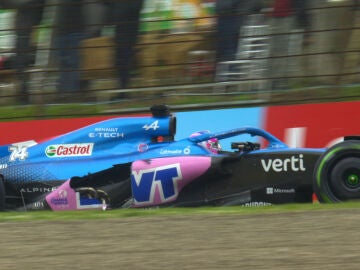 Fernando Alonso, sin medio coche
