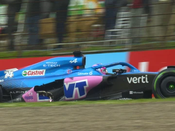 Fernando Alonso, sin medio coche Fernando Alonso, sin medio coche