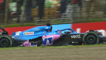 Fernando Alonso, sin medio coche