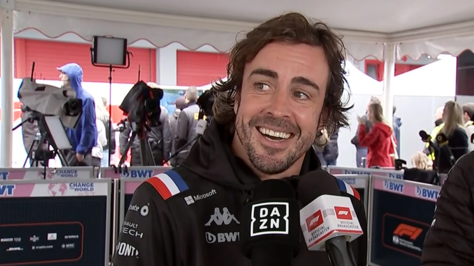 Fernando Alonso, en plena entrevista