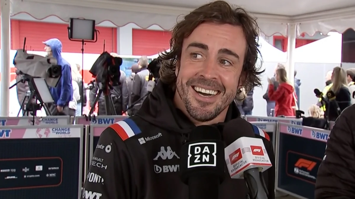 Fernando Alonso, en plena entrevista