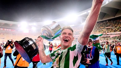 Las lágrimas de emoción de Joaquín Sánchez al levantar su tercera Copa del Rey Las lágrimas de emoción de Joaquín Sánchez al levantar su tercera Copa del Rey