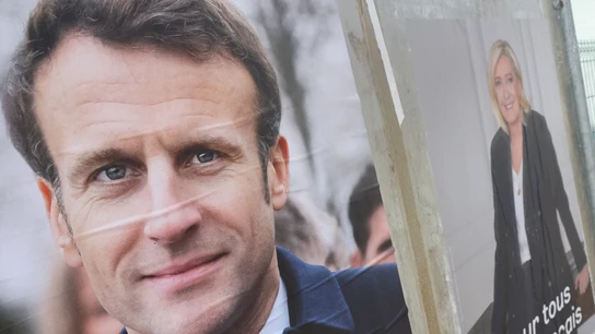 Carteles de Emmanuel Macron y Marine Le Pen por las elecciones de Francia Carteles de Emmanuel Macron y Marine Le Pen por las elecciones de Francia