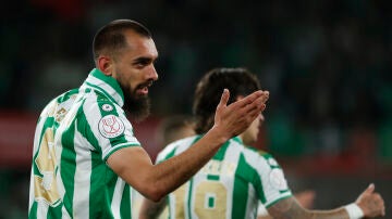 Borja Iglesias celebra un gol del Betis