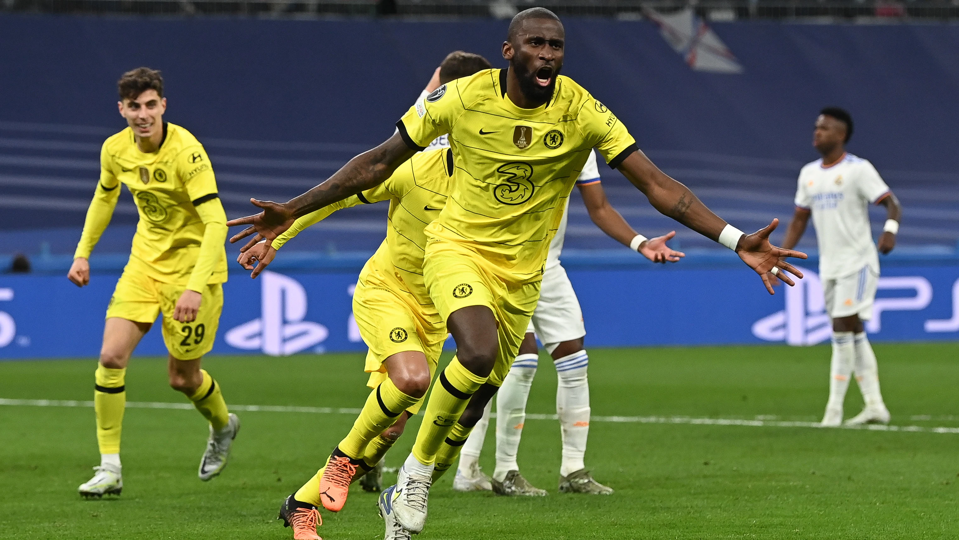 Antonio Rüdiger festeja un gol ante el Real Madrid