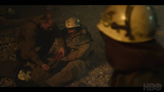 La secuencia de los bomberos en la serie es tremendamente angustiosa.