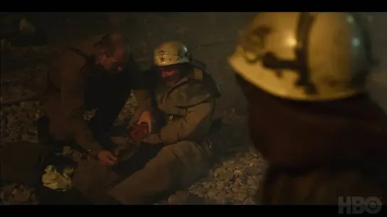 La secuencia de los bomberos en la serie es tremendamente angustiosa. La secuencia de los bomberos en la serie es tremendamente angustiosa.