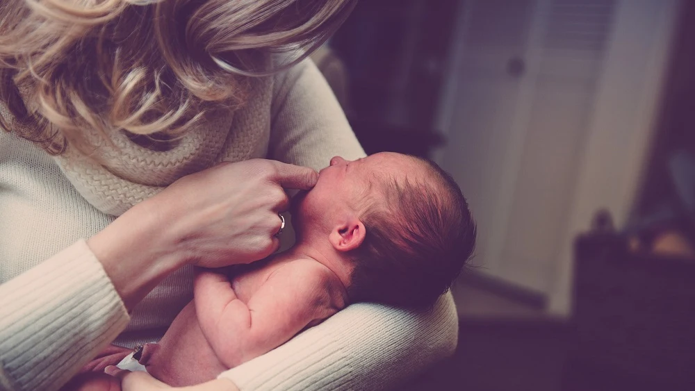 Madre con un bebé