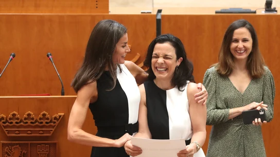 Dónde comprar el vestido cinturón blanco y negro de la reina Letizia Dónde comprar el vestido cinturón blanco y negro de la reina Letizia
