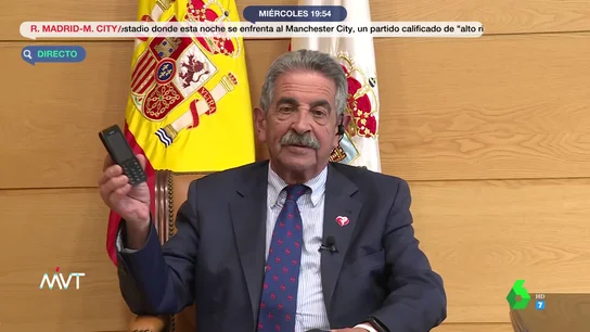 Miguel Ángel Revilla muestra su móvil 'inhackeable' en directo: "No tengo WhatsApp ni Internet ni nada" Miguel Ángel Revilla muestra su móvil 'inhackeable' en directo: "No tengo WhatsApp ni Internet ni nada"