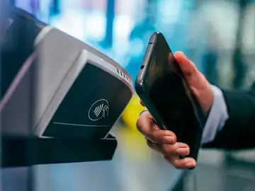 Cómo acceder a todas tus tarjetas bancarias sin abrir Google Pay en el móvil Cómo acceder a todas tus tarjetas bancarias sin abrir Google Pay en el móvil