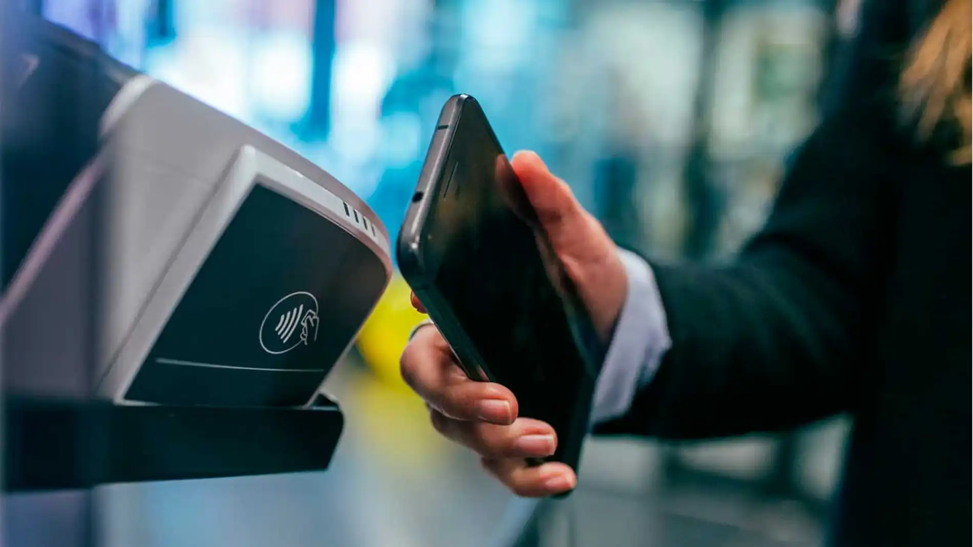 Cómo acceder a todas tus tarjetas bancarias sin abrir Google Pay en el móvil