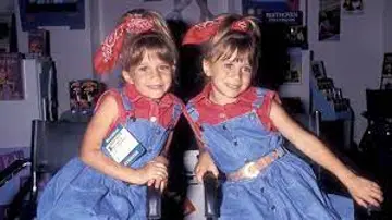 Las gemelas Olsen durante el rodaje de 'Padres Forzosos'.
