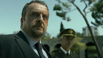 El Coronel Tamayo siempre está al borde del colapso.