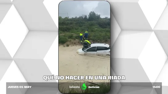 Qué se debe hacer al quedarse atrapado en el coche en una riada Qué se debe hacer al quedarse atrapado en el coche en una riada