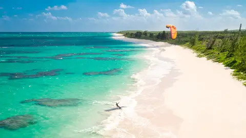 Deporte en la playa. Cat Island. Bahamas Deporte en la playa. Cat Island. Bahamas