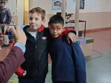 La campaña viral de Joaquín, el niño 9 años que donó sus ahorros para comprar unas gafas a un compañero