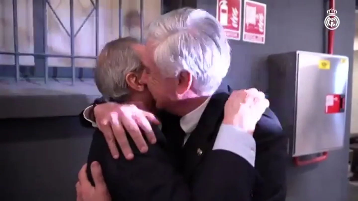 El emotivo encuentro entre Florentino Pérez y Carlo Ancelotti: "Gracias por traerme aquí, presi" El emotivo encuentro entre Florentino Pérez y Carlo Ancelotti: "Gracias por traerme aquí, presi"