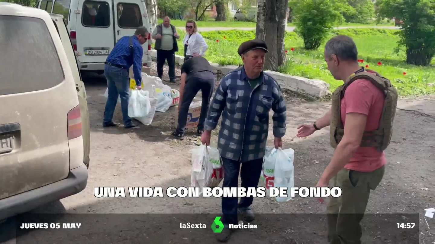 Una vida con bombas de fondo: atrapados en la ciudad ucraniana de Lisichansk a 10 kilómetros del frente Sobreviven por la ayuda humanitaria