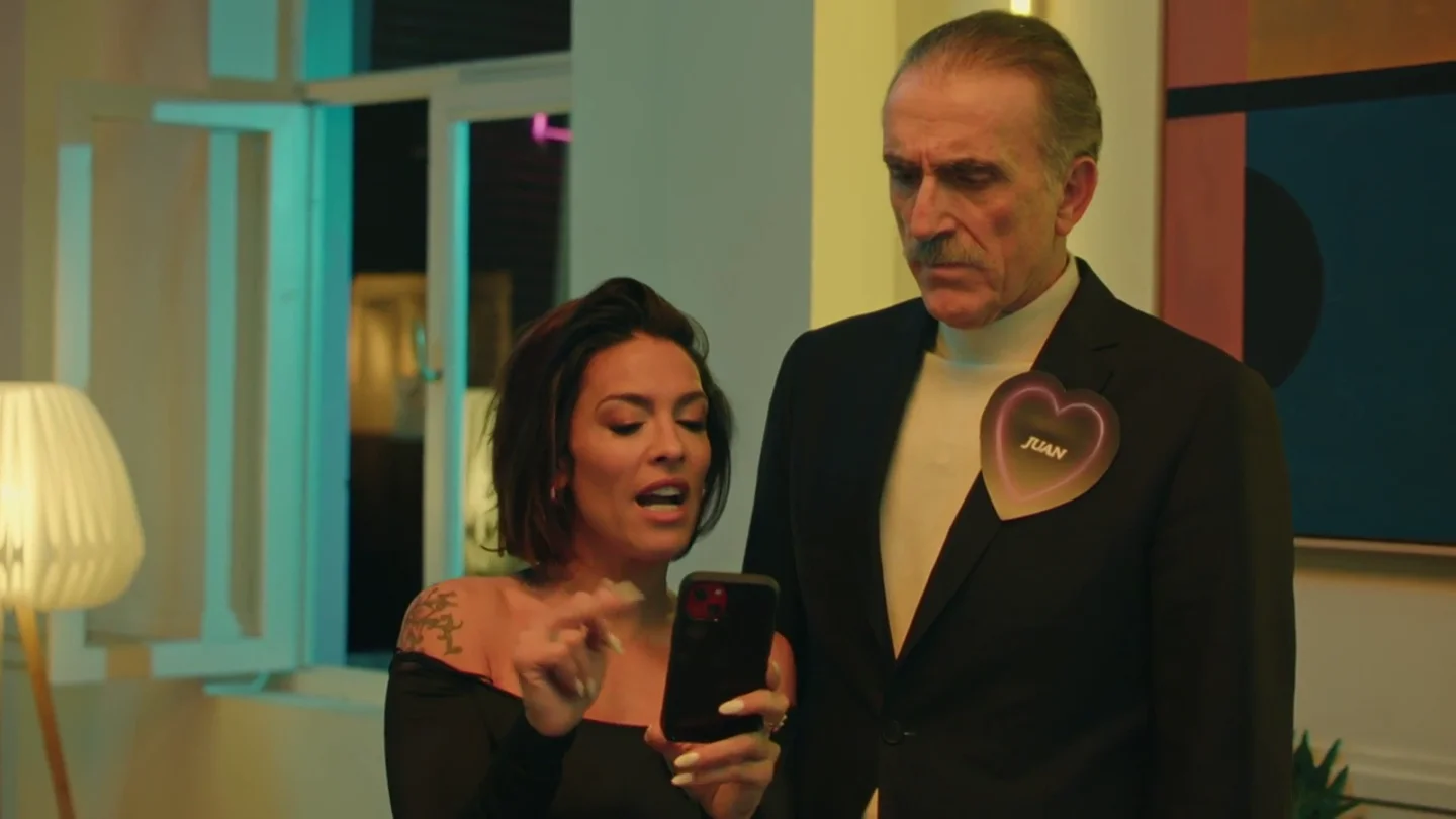 Carmen Lomana y Juan y Medio se crean un perfil de Tinder en Encuentros Inesperados Carmen Lomana y Juan y Medio se crean un perfil de Tinder en Encuentros Inesperados