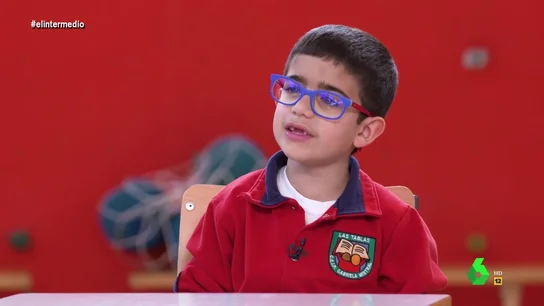 "Hay una tarjeta con dinero infinito": la divertida reflexión de un niño sobre cómo pagan sus abuelos las cosas "Hay una tarjeta con dinero infinito": la divertida reflexión de un niño sobre cómo pagan sus abuelos las cosas