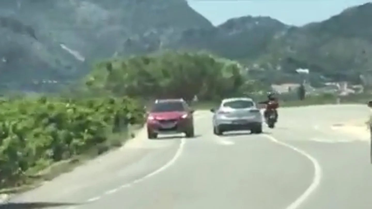 El impactante vídeo de una mujer conduciendo en sentido contrario septuplicando la tasa de alcoholemia en Alicante El impactante vídeo de una mujer conduciendo en sentido contrario septuplicando la tasa de alcoholemia en Alicante