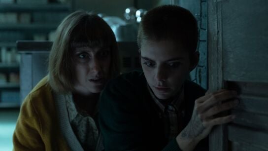 Cecilia Freire y Lucía Diez en una escena de 'La noche más larga'