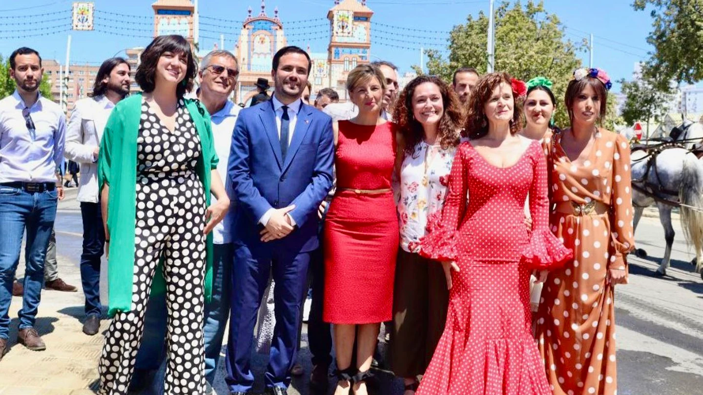 Yolanda Díaz junto a Inma Nieto y Alberto Grazón en la Feria de Abril Yolanda Díaz junto a Inma Nieto y Alberto Grazón en la Feria de Abril