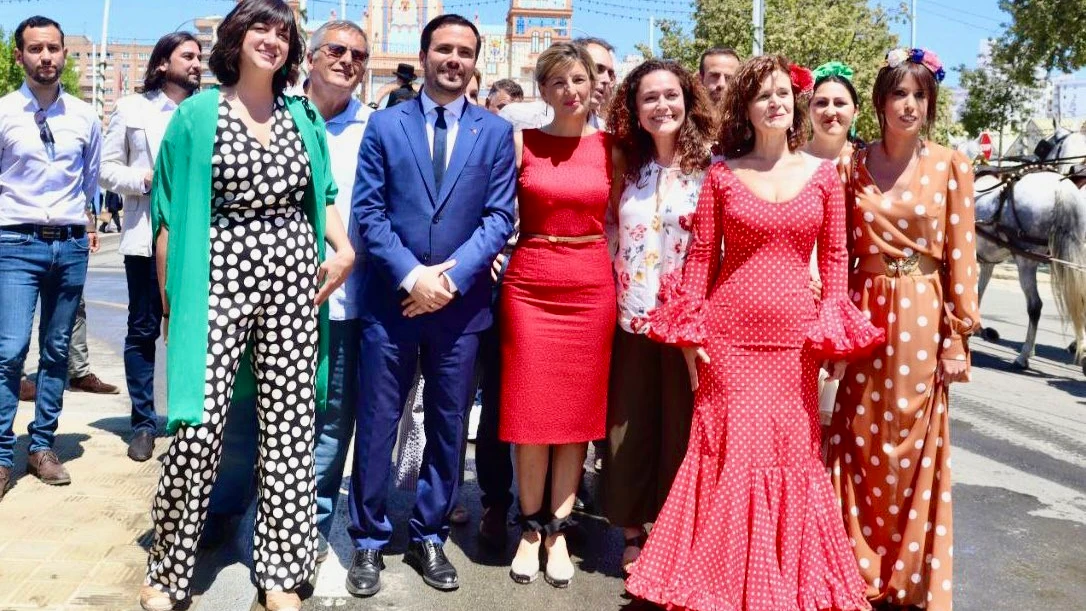 Yolanda Díaz junto a Inma Nieto y Alberto Grazón en la Feria de Abril