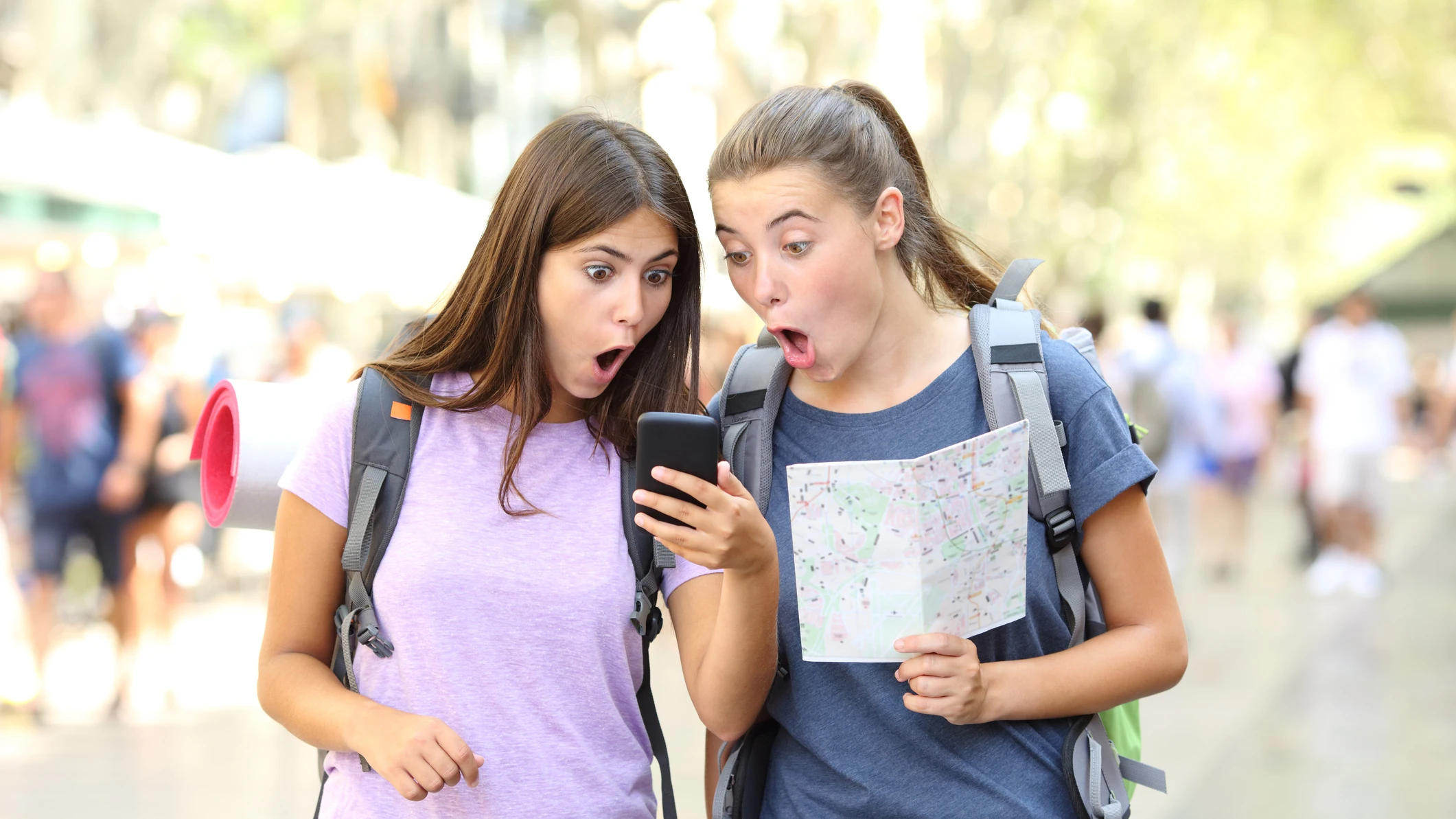 Chicas viajando barato