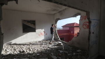 Fuerzas israelíes destrozan la casa de un palestino