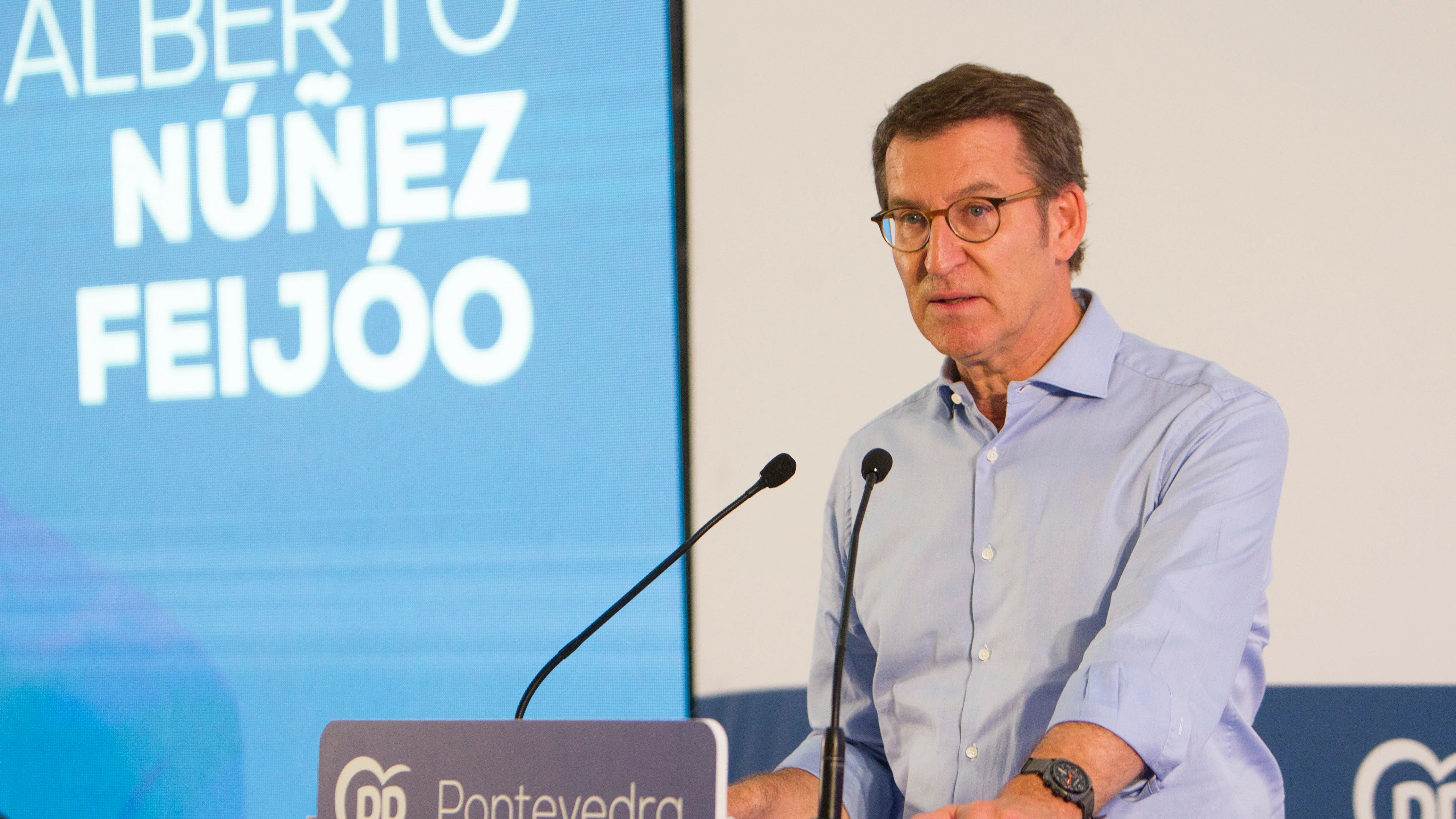 El líder nacional del PP, Alberto Núñez Feijóo, interviene en la clausura del congreso del PP en Pontevedra