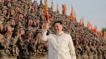 Kim Jong-un, durante un desfile con las tropas de Corea del Norte