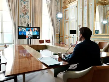 Emmanuel Macron dialoga con los otros líderes del G7