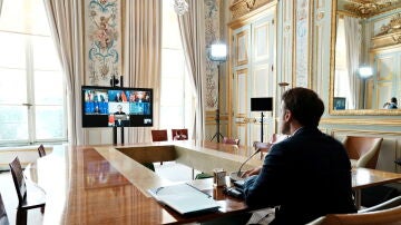 Emmanuel Macron dialoga con los otros líderes del G7